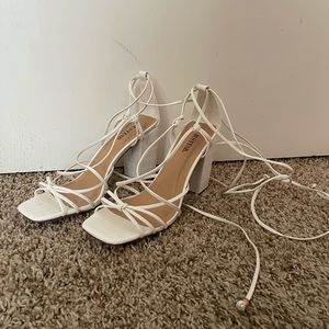 Square toe wrap heel